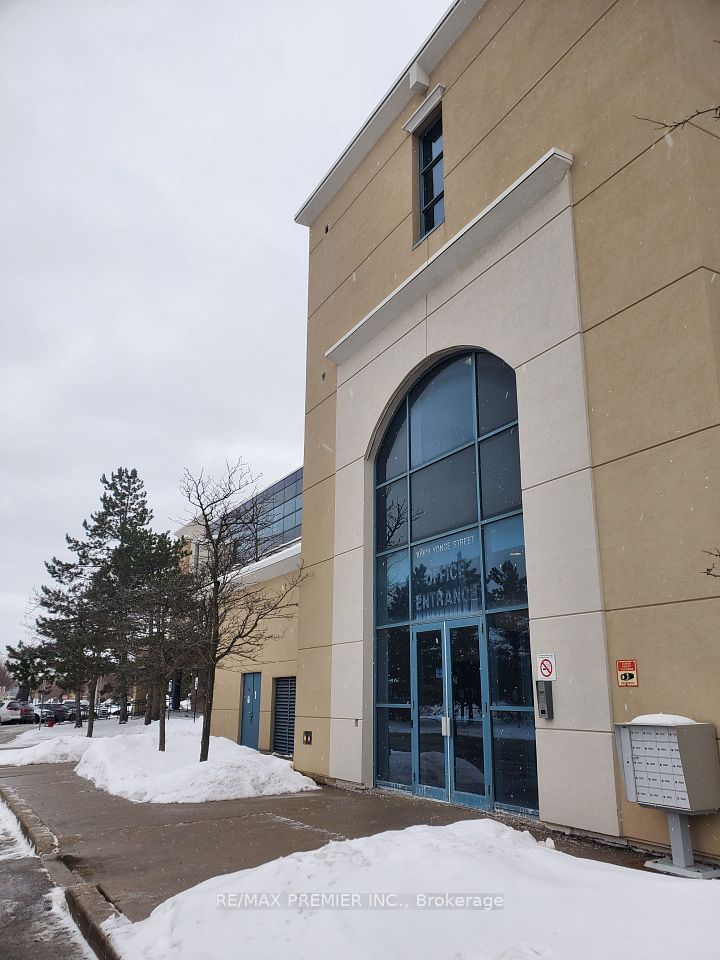10909 Yonge Street 217, Richmond Hill, ON L4C 3E3