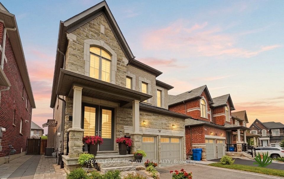 Detached at 68 Duggan Street, Aurora, ON L4G 0Y8, Aurora