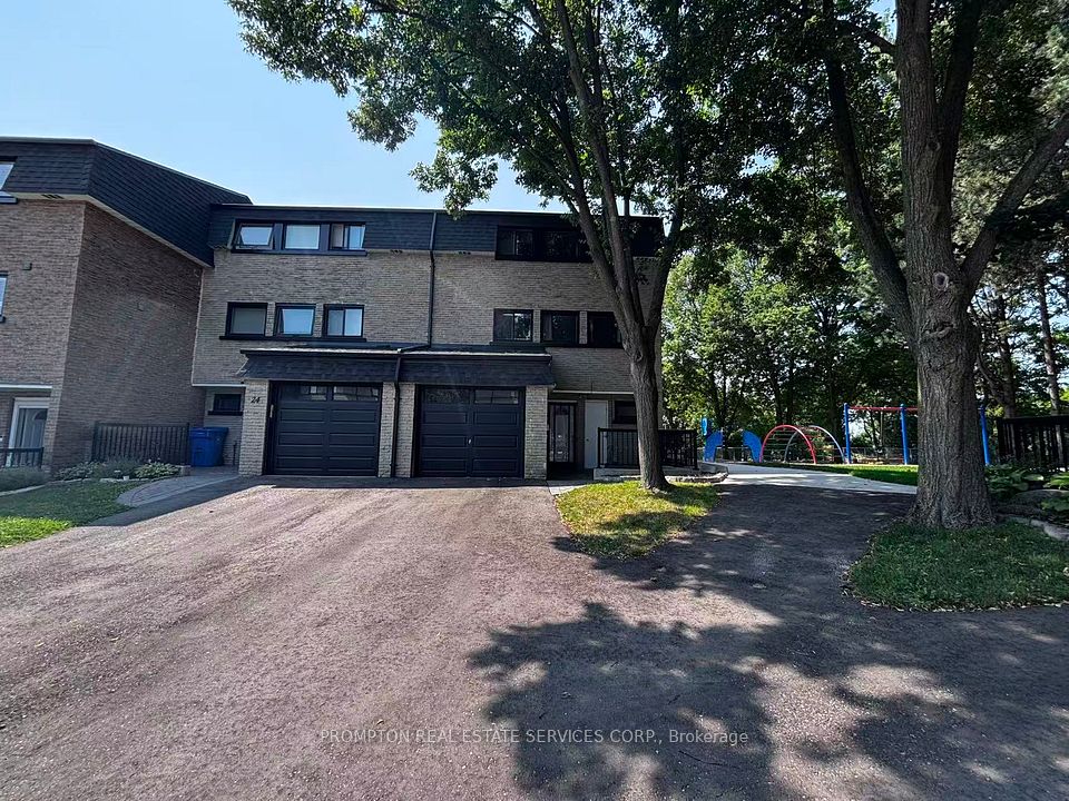 Att/Row/Townhouse at 22 Poplar Crescent, Aurora, ON L4G 3L3, Aurora