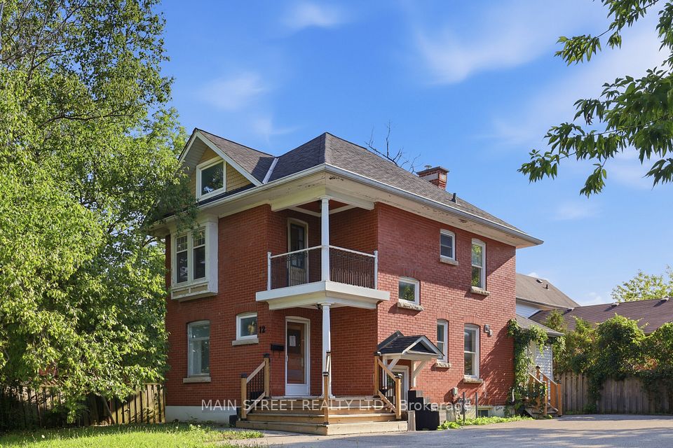 12 Vincent Street, Newmarket, ON L3Y 4G2