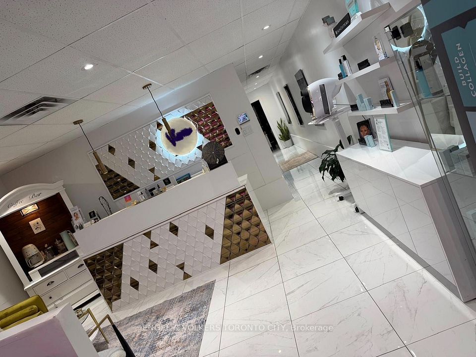 15187 Yonge Street, Aurora, ON L4G 1L8