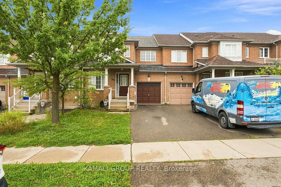 Att/Row/Townhouse at 300 Flagstone Way, Newmarket, ON L3X 2R8, Newmarket