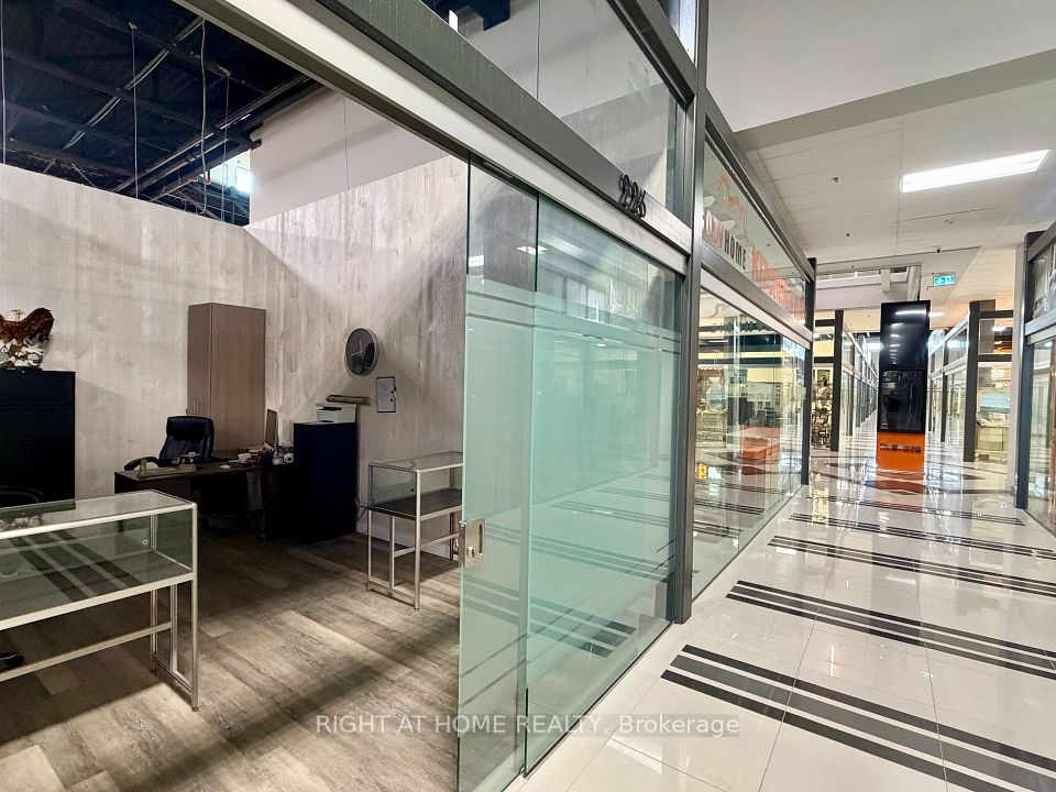 7250 Keele Street 226, Vaughan, ON L4K 1Z8
