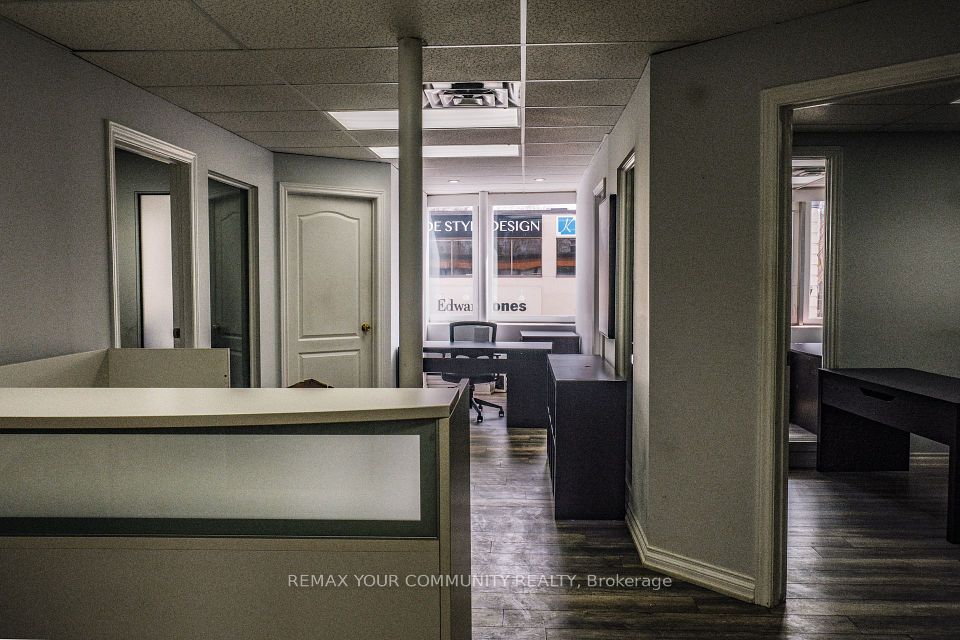 10212 Yonge Street 207, Richmond Hill, ON L4C 3B6