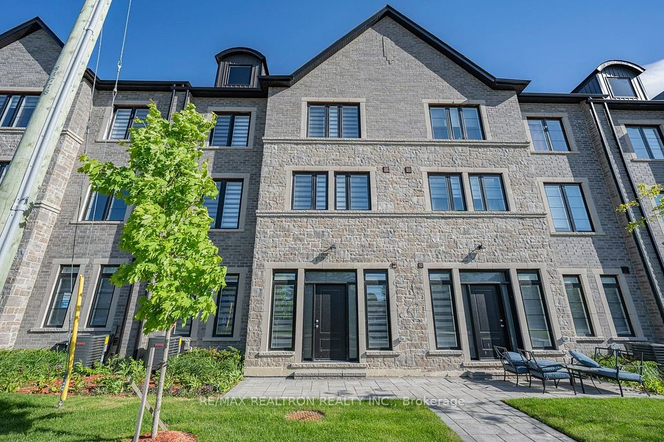 Att/Row/Townhouse at 260 Eagle Street 06, Newmarket, ON L3Y 1K1, Newmarket