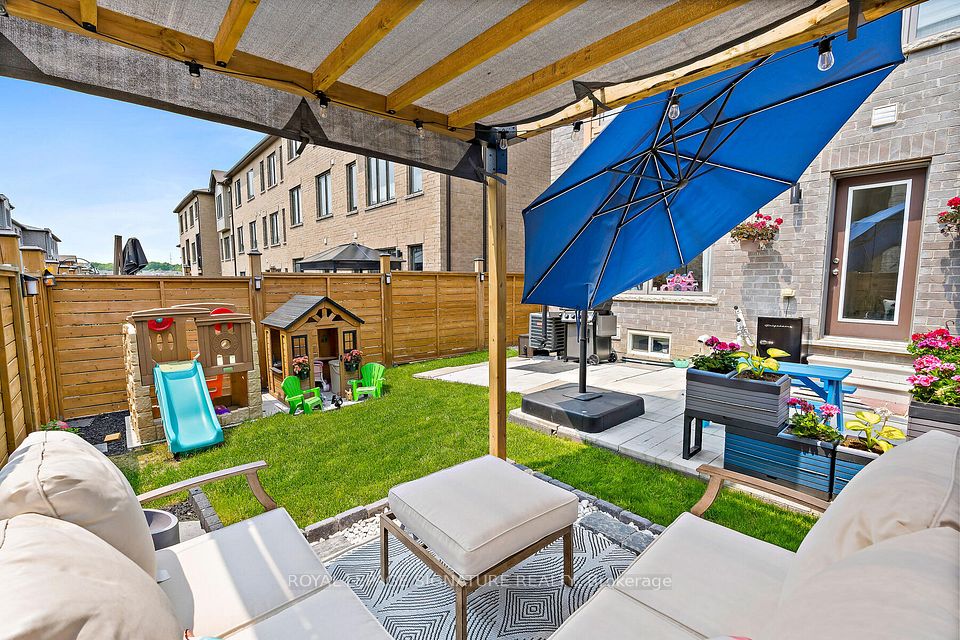 Att/Row/Townhouse at 168 Tango Crescent, Newmarket, ON L3X 0K5, Newmarket