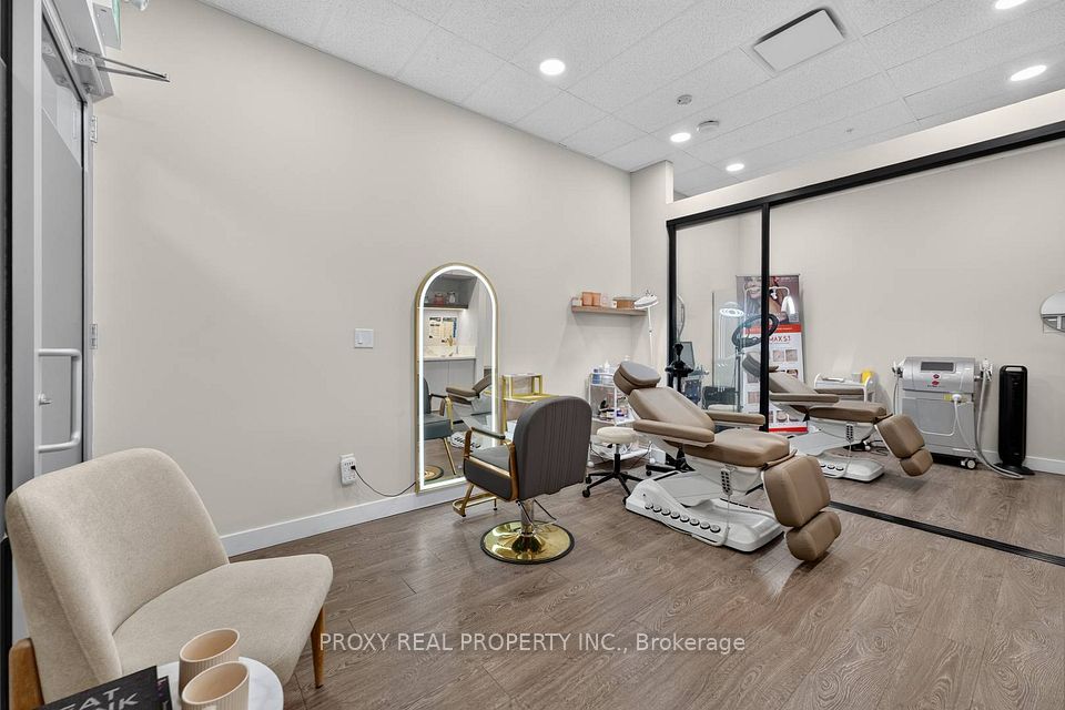 7163 Yonge Street 226, Markham, ON L3T 0C6