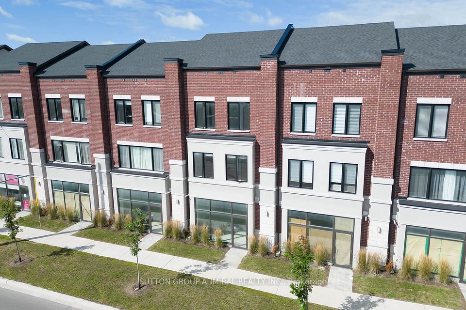 220 Dissette Street 4, Bradford West Gwillimbury, ON L3Z 3G8