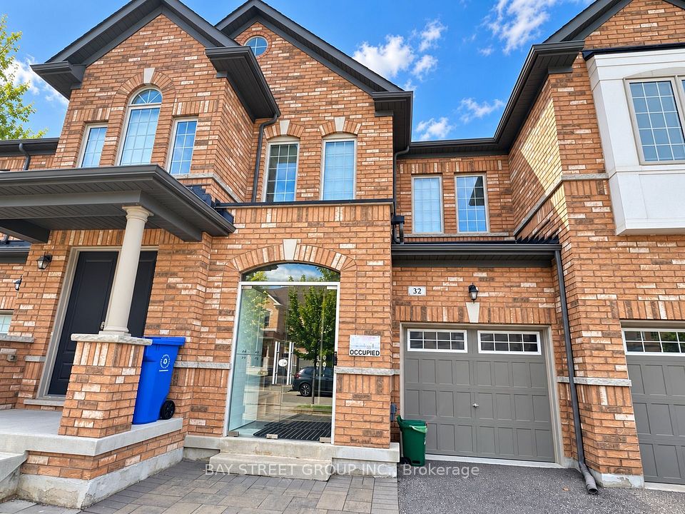 Att/Row/Townhouse at 32 Capreol Avenue, Aurora, ON L4G 7C4, Aurora