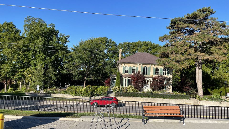 15342 Yonge Street, Aurora, ON L4G 1N8