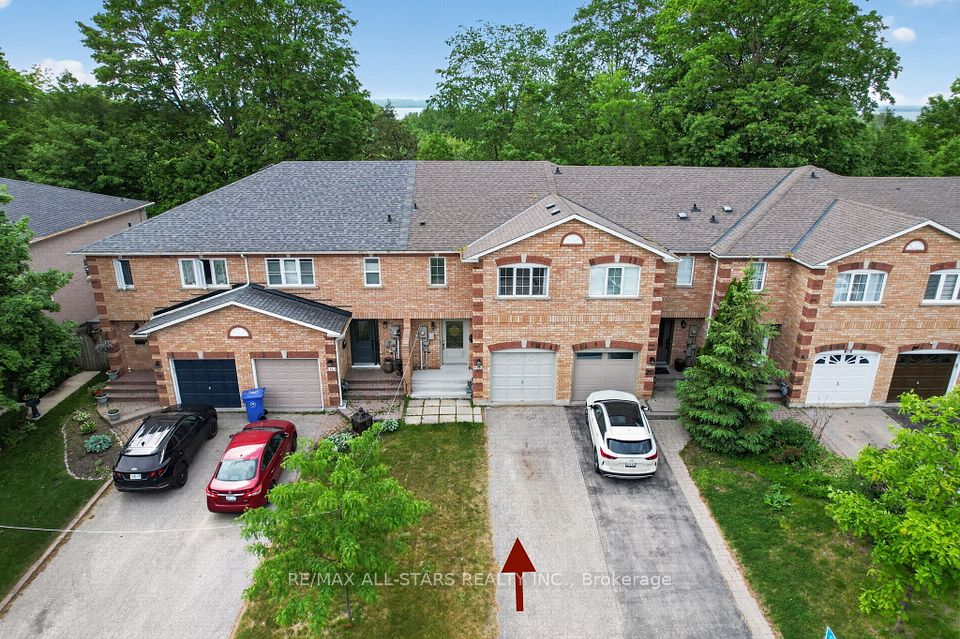 Att/Row/Townhouse at 18 Lancaster Court, Georgina, ON L4P 4A1, Georgina