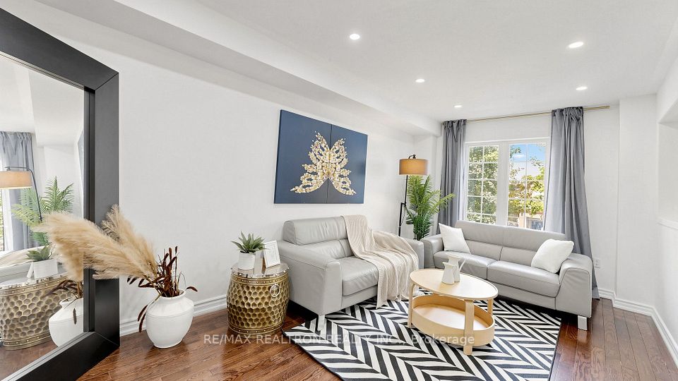 Att/Row/Townhouse at 88 Banbrooke Crescent, Newmarket, ON L3X 2W9, Newmarket