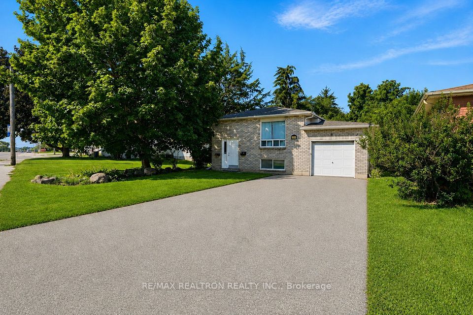 Detached at 414 The Queensway Road S, Georgina, ON L4P 2C7, Georgina