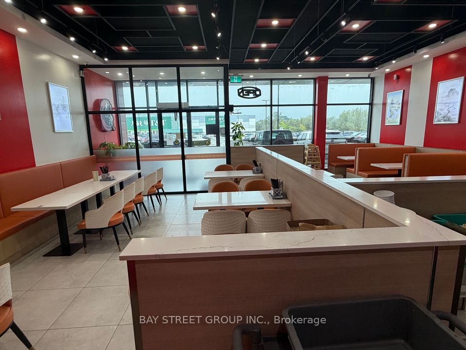 16055 Bayview Avenue 2, Aurora, ON L4G 3L4