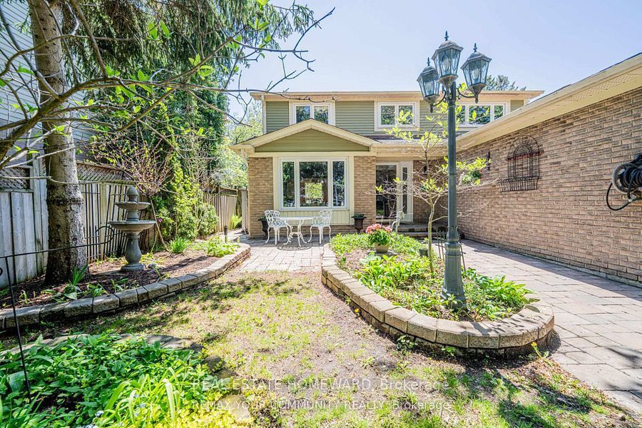 Detached at 27 Drumern Crescent, Richmond Hill, ON L4C 5H9, Richmond Hill