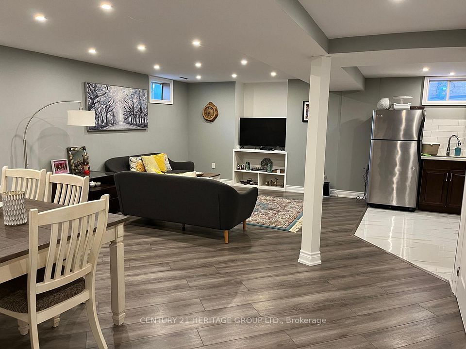 Detached at 7 Creekview Avenue, Richmond Hill, ON L4C 9X1, Richmond Hill