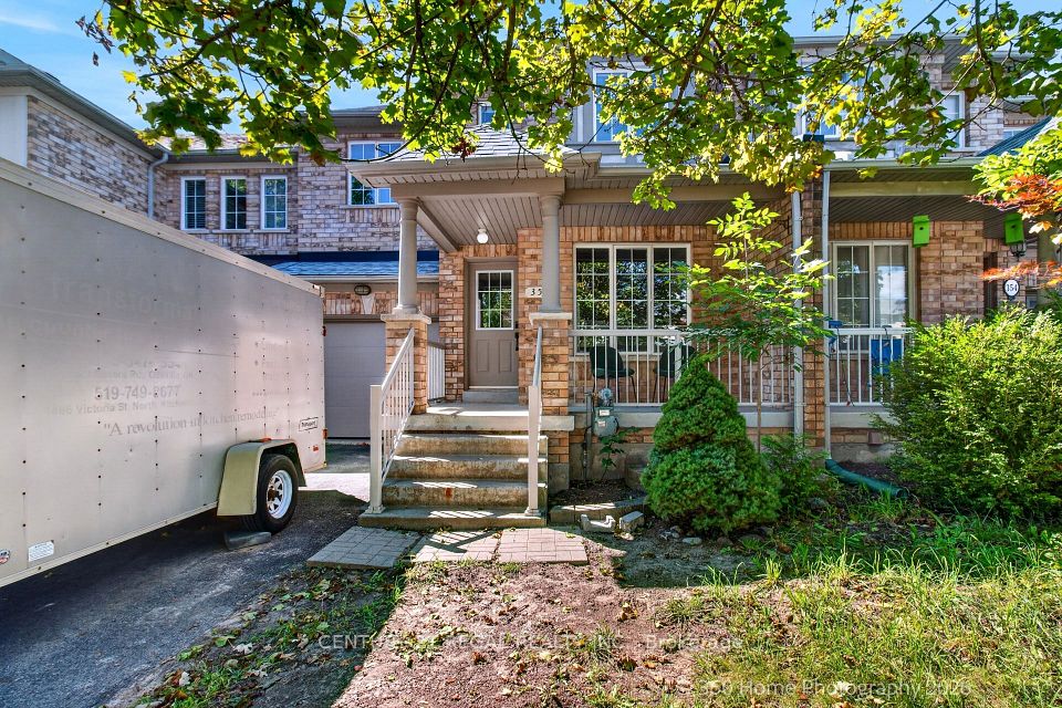 Att/Row/Townhouse at 352 Flagstone Way, Newmarket, ON L3X 2R3, Newmarket