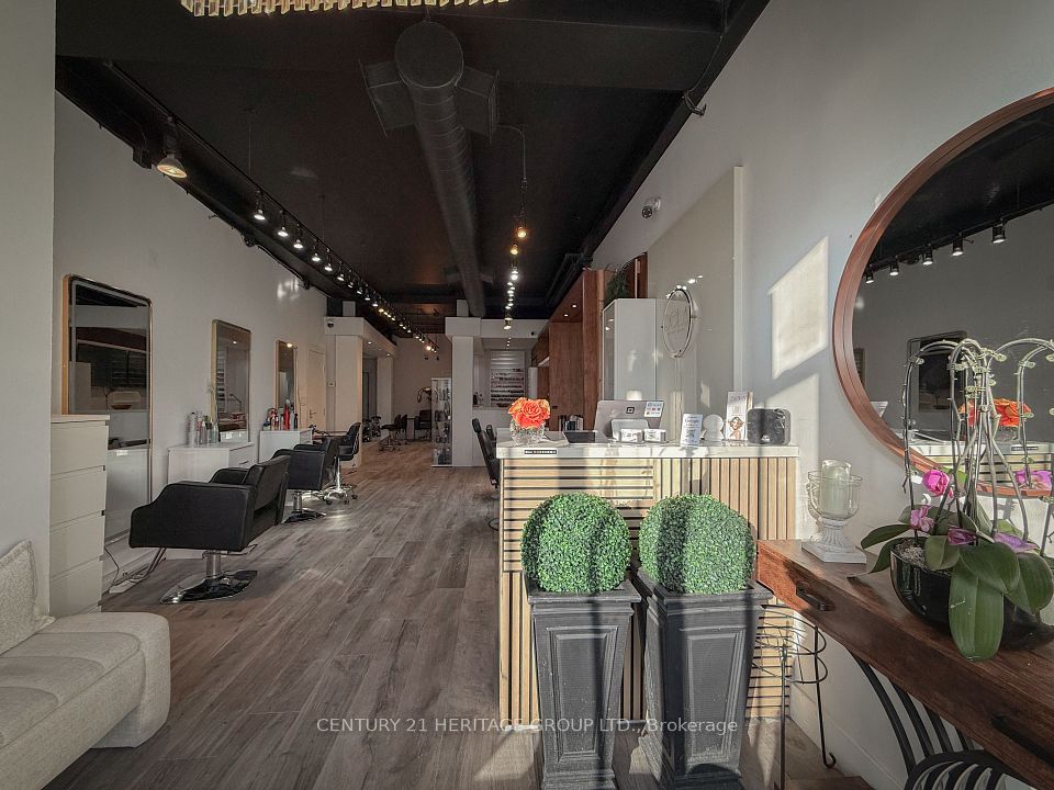 8910 Yonge Street 9, Richmond Hill, ON L4C 0L7