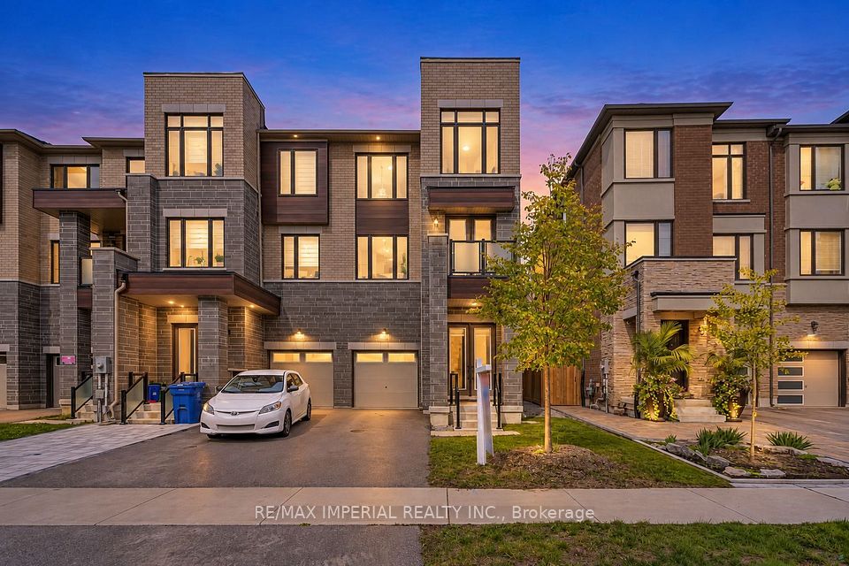 Att/Row/Townhouse at 212 Vermont Avenue, Newmarket, ON L3X 0M6, Newmarket