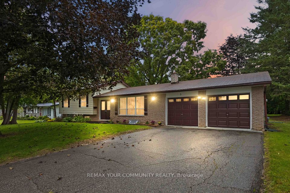 5 Medina Square, Georgina, ON L4P 1E1 at 5 Medina Square, Georgina, ON L4P 1E1, Georgina, ON, L4P 1E1