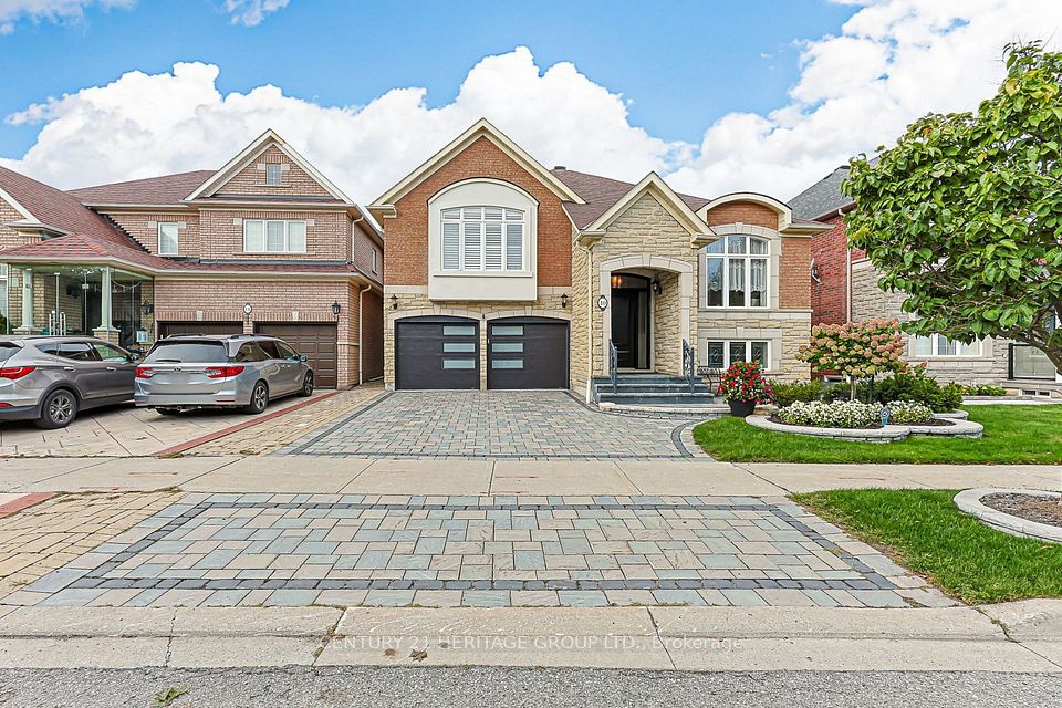 Detached at 10 Weslock Crescent, Aurora, ON L4G 7Y9, Aurora
