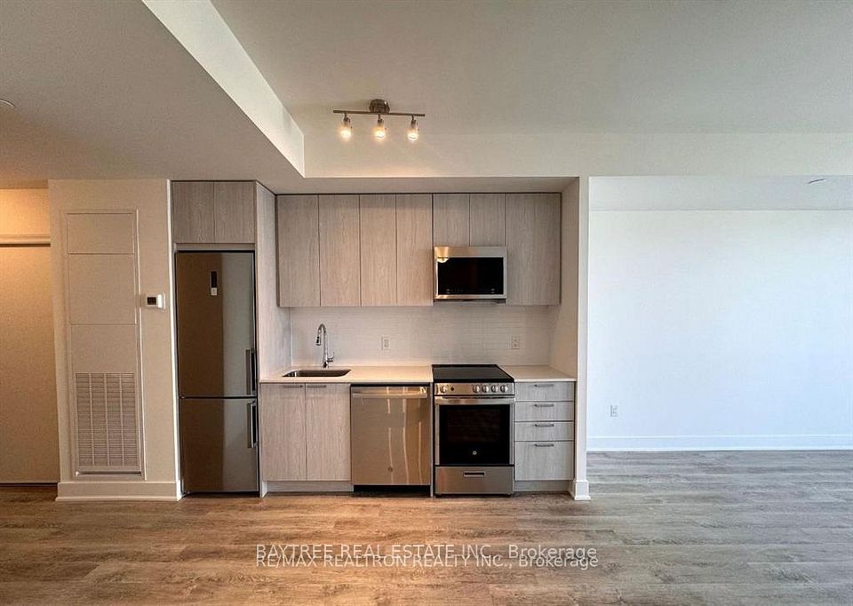 Condo Apartment at 185 Deerfield Road 1205, Newmarket, ON L3Y 0G7, Newmarket