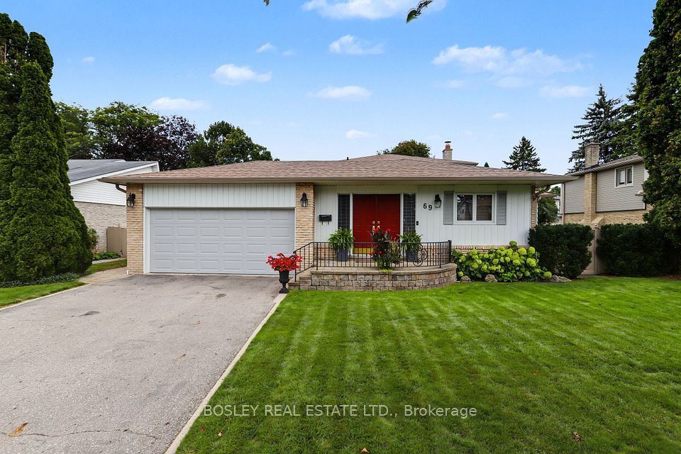 Detached at 69 Fairway Drive, Aurora, ON L4G 2H3, Aurora