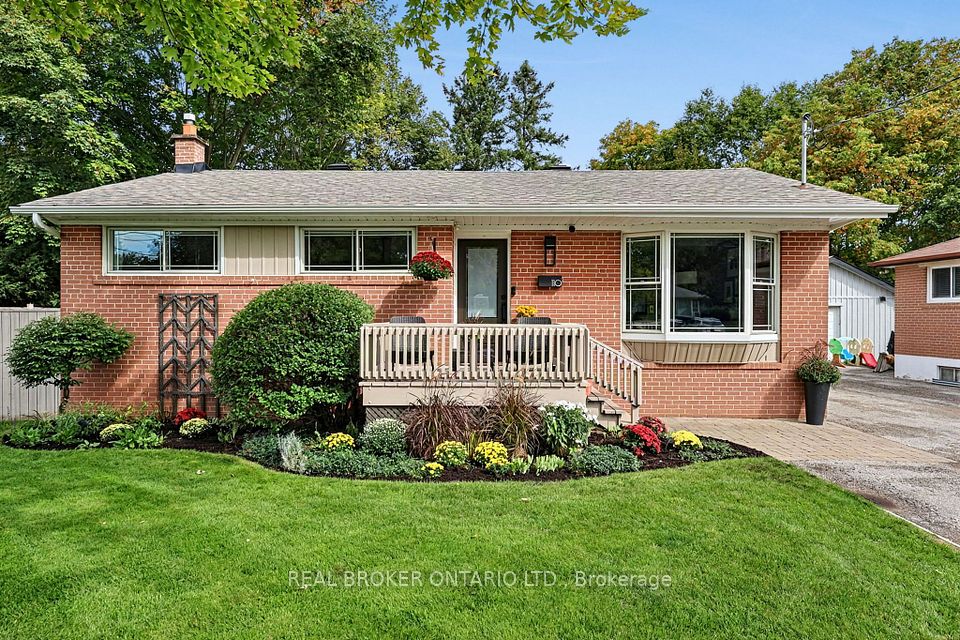 Detached at 110 Murray Drive, Aurora, ON L4G 2C5, Aurora