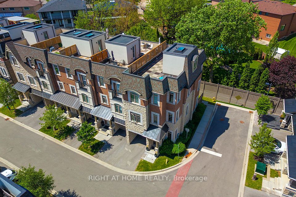 Att/Row/Townhouse at 2 Queen Mary Court, Vaughan, ON L4L 0H9, Vaughan