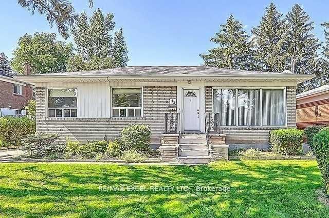 Detached at 43 Boothbay Crescent Main, Newmarket, ON L3Y 1Y6, Newmarket