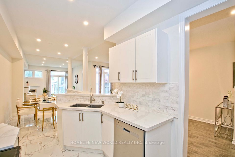 Att/Row/Townhouse at 16 Venture Avenue, Richmond Hill, ON L4S 2P2, Richmond Hill