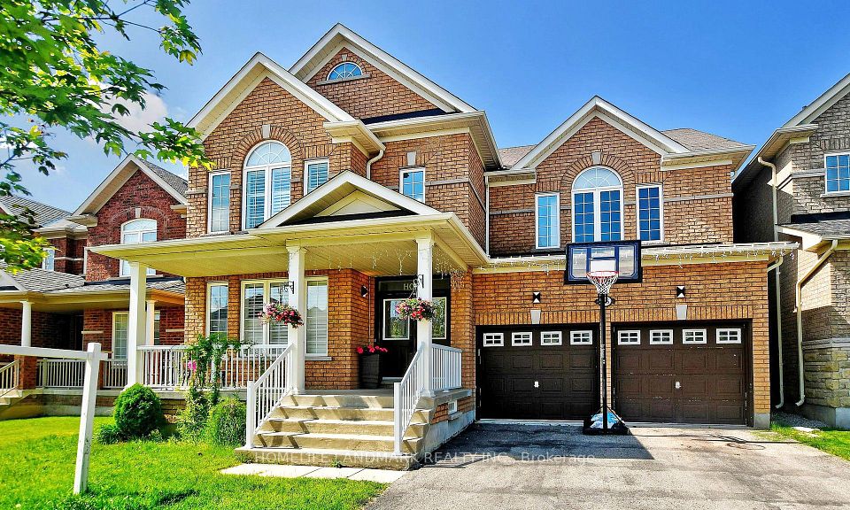 Detached at 18 Halldorson Avenue, Aurora, ON L4G 7Z2, Aurora