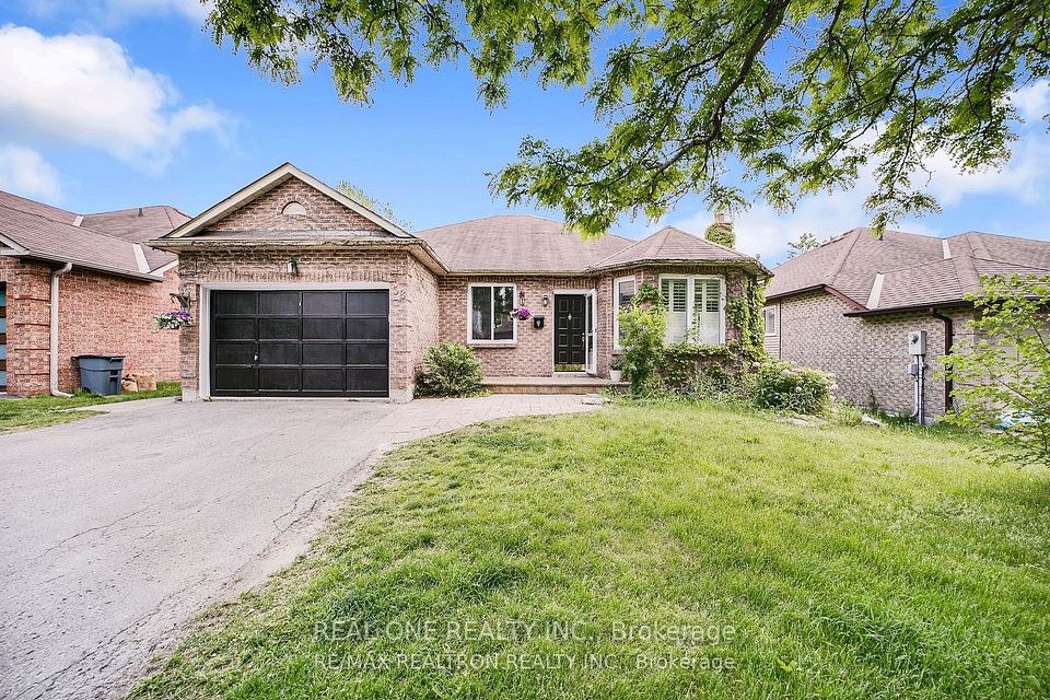 Detached at 58 Closs Square B, Aurora, ON L4G 5H6, Aurora