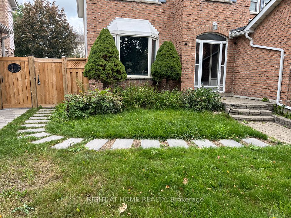 Detached at 45 Stiver Drive, Newmarket, ON L3Y 7V8, Newmarket