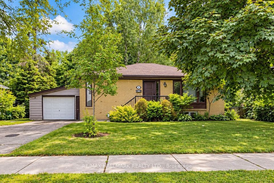Detached at 102 Murray Drive BSMT, Aurora, ON L4G 2C5, Aurora
