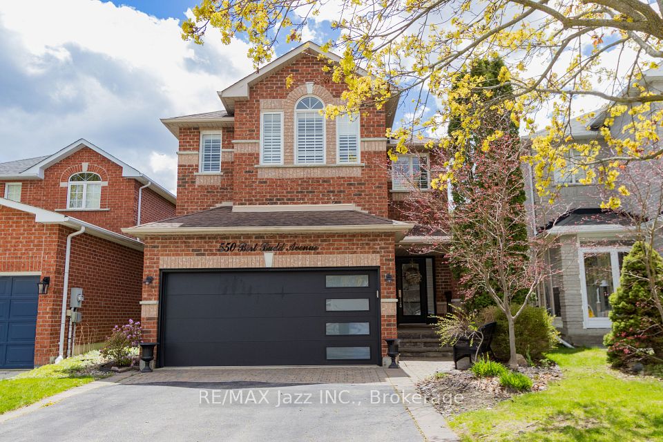Detached at 550 Bert Budd Avenue, Newmarket, ON L3Y 8S7, Newmarket