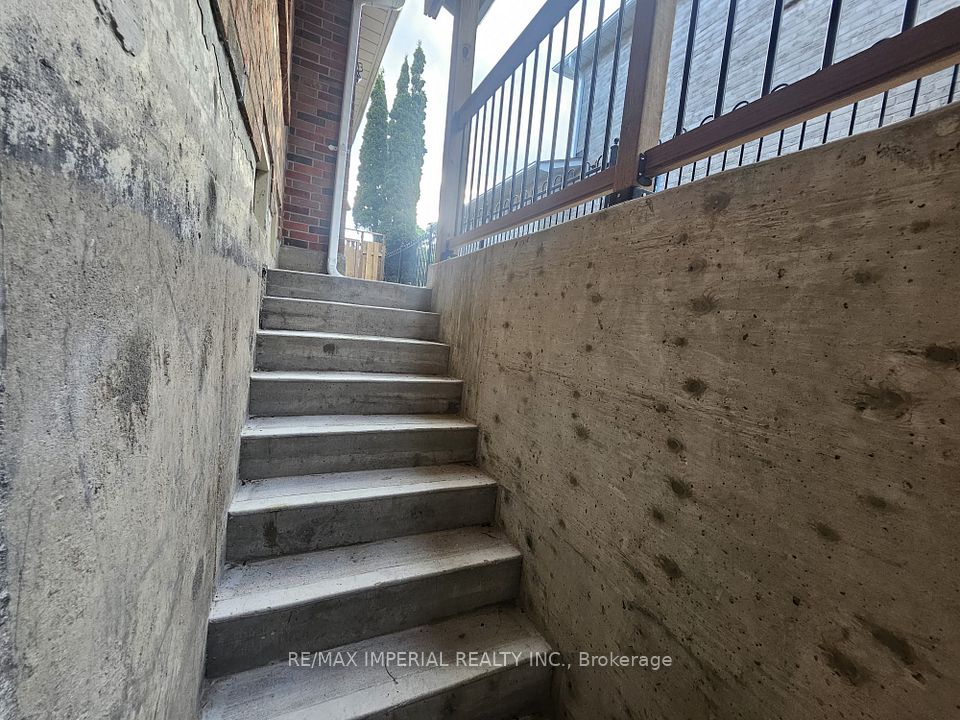 Detached at 37 Stave Crescent Basement, Richmond Hill, ON L4C 9K1, Richmond Hill
