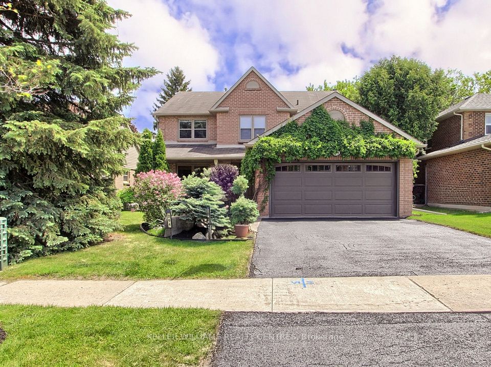 Detached at 204 Crossland Gate, Newmarket, ON L3X 1A8, Newmarket