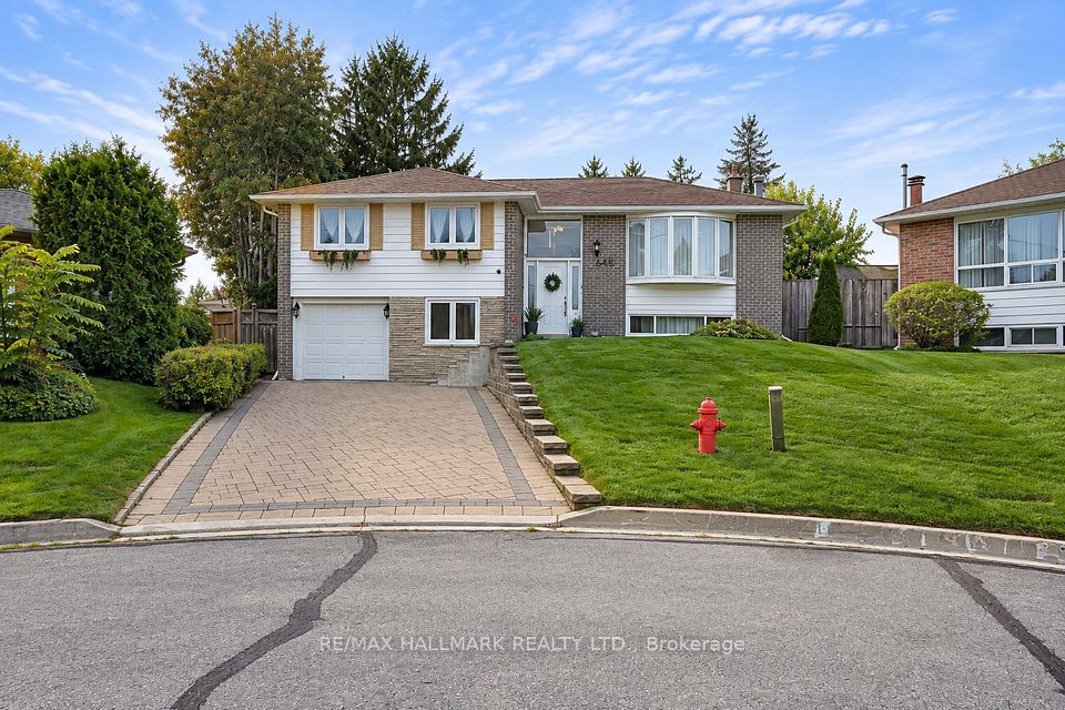 Detached at 648 Mossbank Court, Newmarket, ON L3Y 3B1, Newmarket