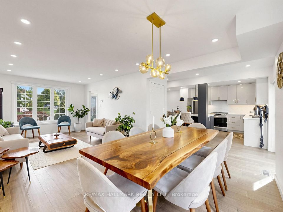 Detached at 400 Handley Crescent, Newmarket, ON L3Y 4T4, Newmarket