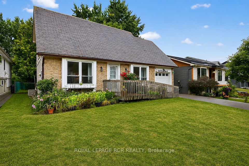 Detached at 856 Magnolia Avenue, Newmarket, ON L3Y 3C7, Newmarket