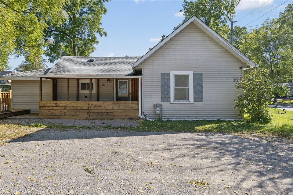 Detached at 28 St James Street, Georgina, ON L0E 1R0, Georgina
