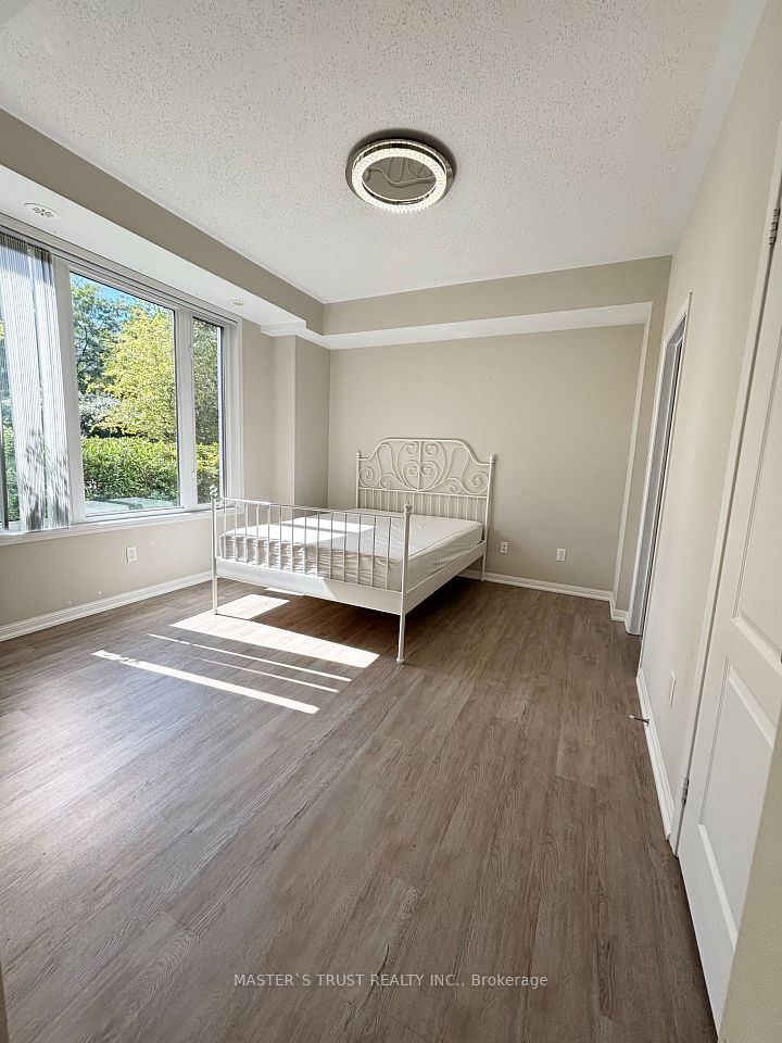 Condo Townhouse at 33 Walter Dove Court, Aurora, ON L4G 0S8, Aurora