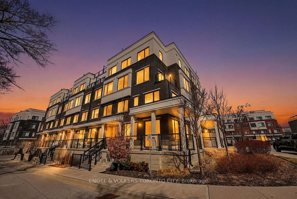 Condo Townhouse at 300 Alex Gardner Circle 42, Aurora, ON L4G 3G5, Aurora