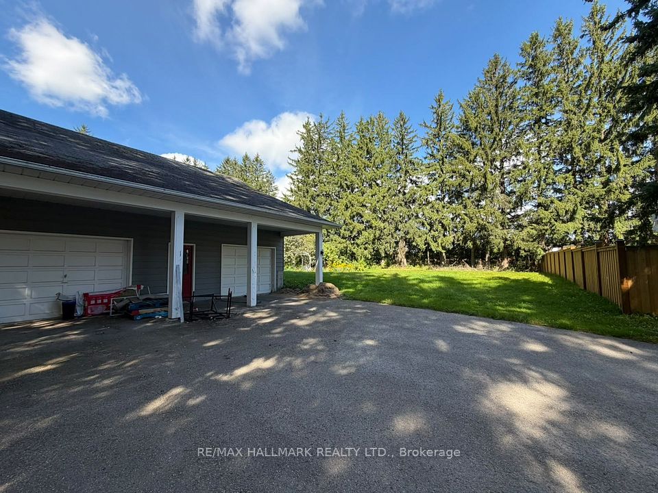 13918 Leslie Street, Aurora, ON L4G 7C8