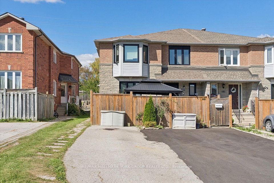 Att/Row/Townhouse at 537 Walpole Crescent, Newmarket, ON L3X 2A5, Newmarket
