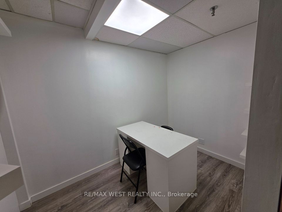 1102 Centre Street 1B - Rm 1, Vaughan, ON L4J 3M8