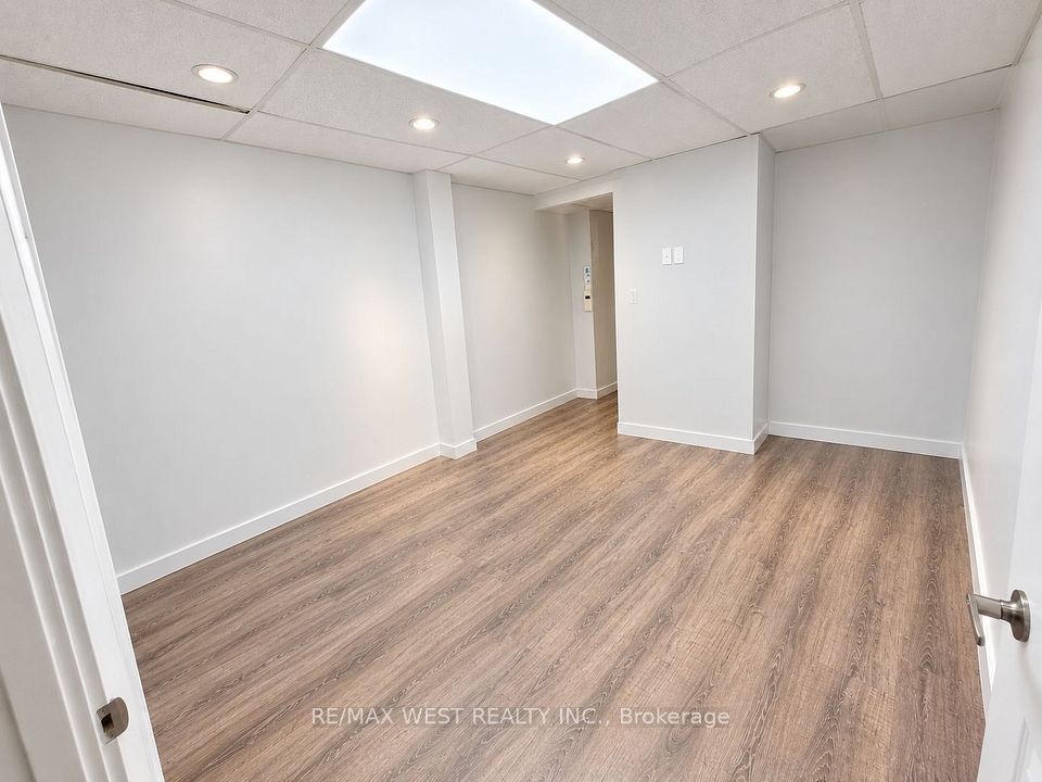 1102 Centre Street 1B - Rm 2, Vaughan, ON L4J 3M8