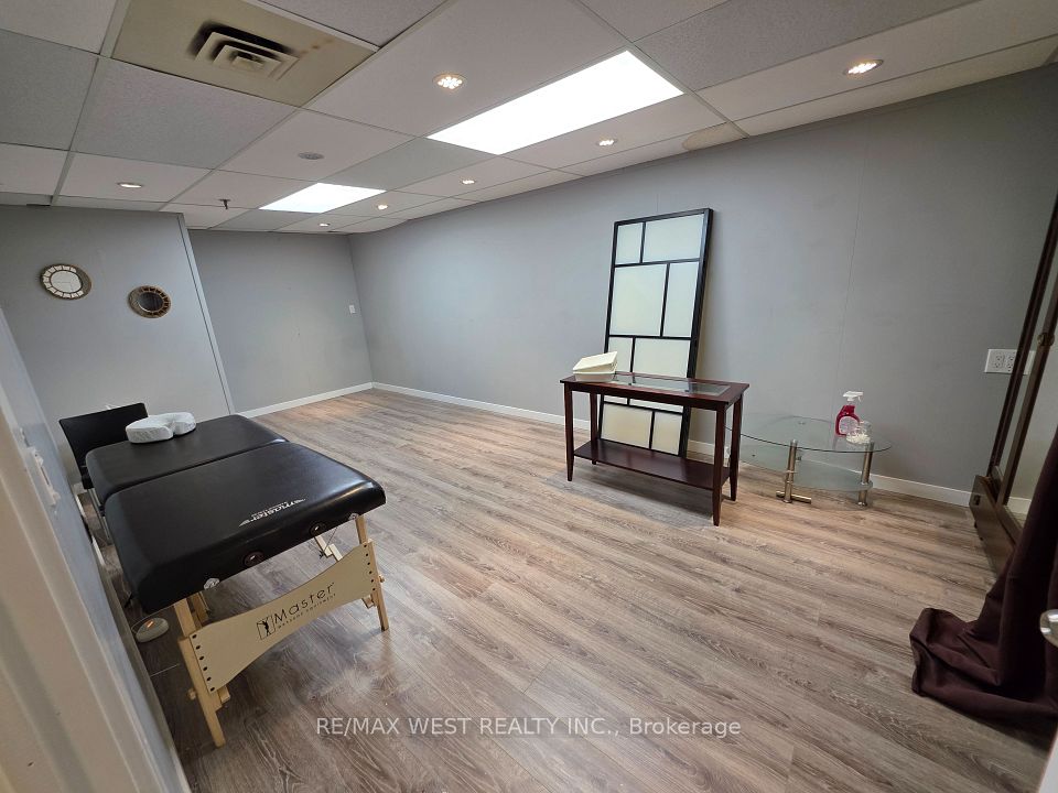 1102 Centre Street 1B - Rm 3, Vaughan, ON L4J 3M8