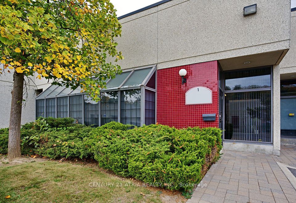 110 West Beaver Creek Road 1, Richmond Hill, ON L4B 3L6